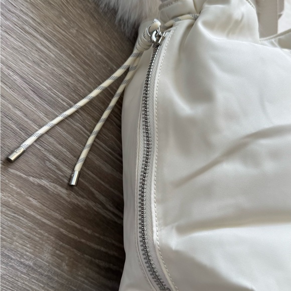 🍋🍋LULULEMON Drawstring Bucket Crossbody Bag 5L Light Ivory - Picture 6 of 9